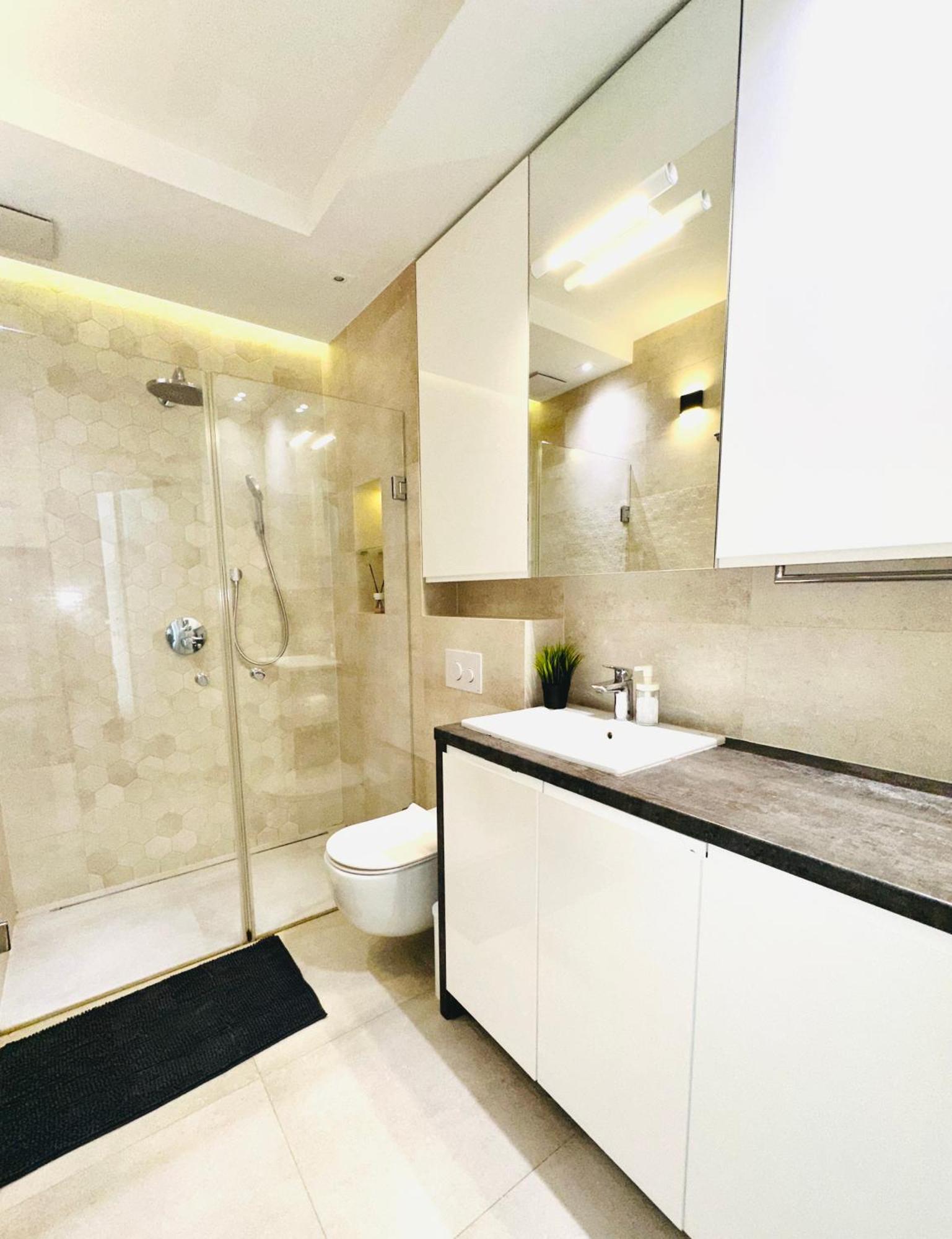 Rozana Free Parking Apartment
